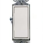 Leviton 15A 3-Way Decora Rocker Switch Dust Resistant-0