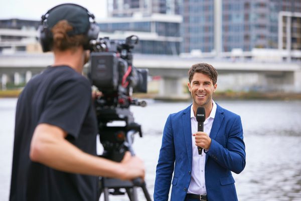 Rode Interview PRO Wireless Handheld Condenser Microphone-12